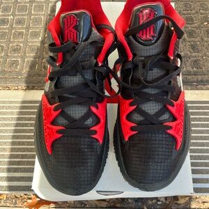 Nike Kyrie 3/ Nike Kyrie 4 Low
